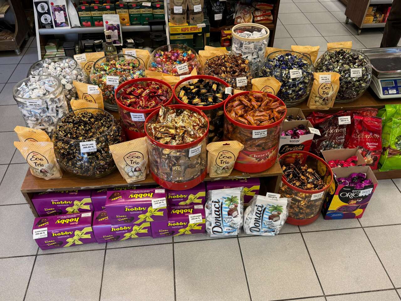 Hamdi & Kadir Kuden’de Bayram Geleneği: Şeker ve Çikolatalar Raflardaki Yerini Aldı 7